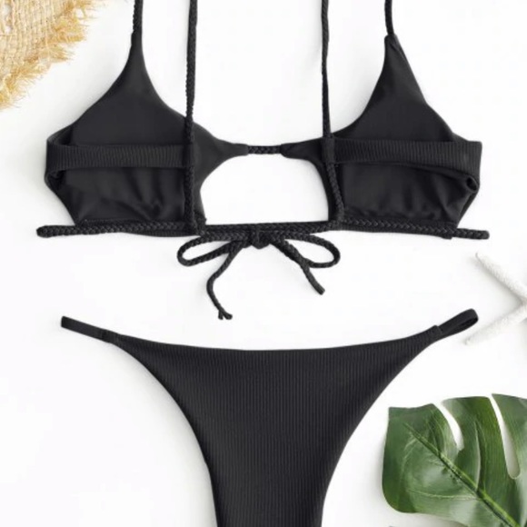 Bikini - Picture 2 of 3